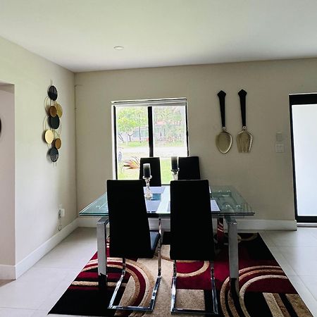 Charming 3-Bedroom House With Wifi, Ac In Pleasant North Miami Exteriör bild