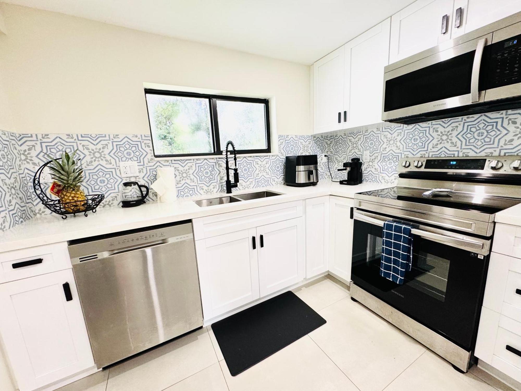 Charming 3-Bedroom House With Wifi, Ac In Pleasant North Miami Exteriör bild